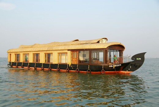 Punnamada Cruises
