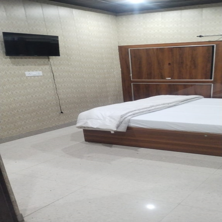 Virendra Palace Guest House - Tap to explore photos