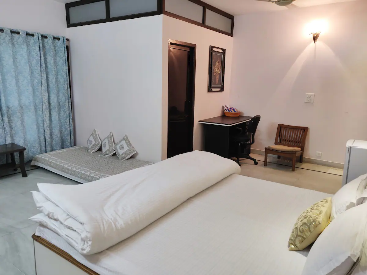 Backpacker Abode - Comfortable Homestay with Privacy - Tap to explore photos