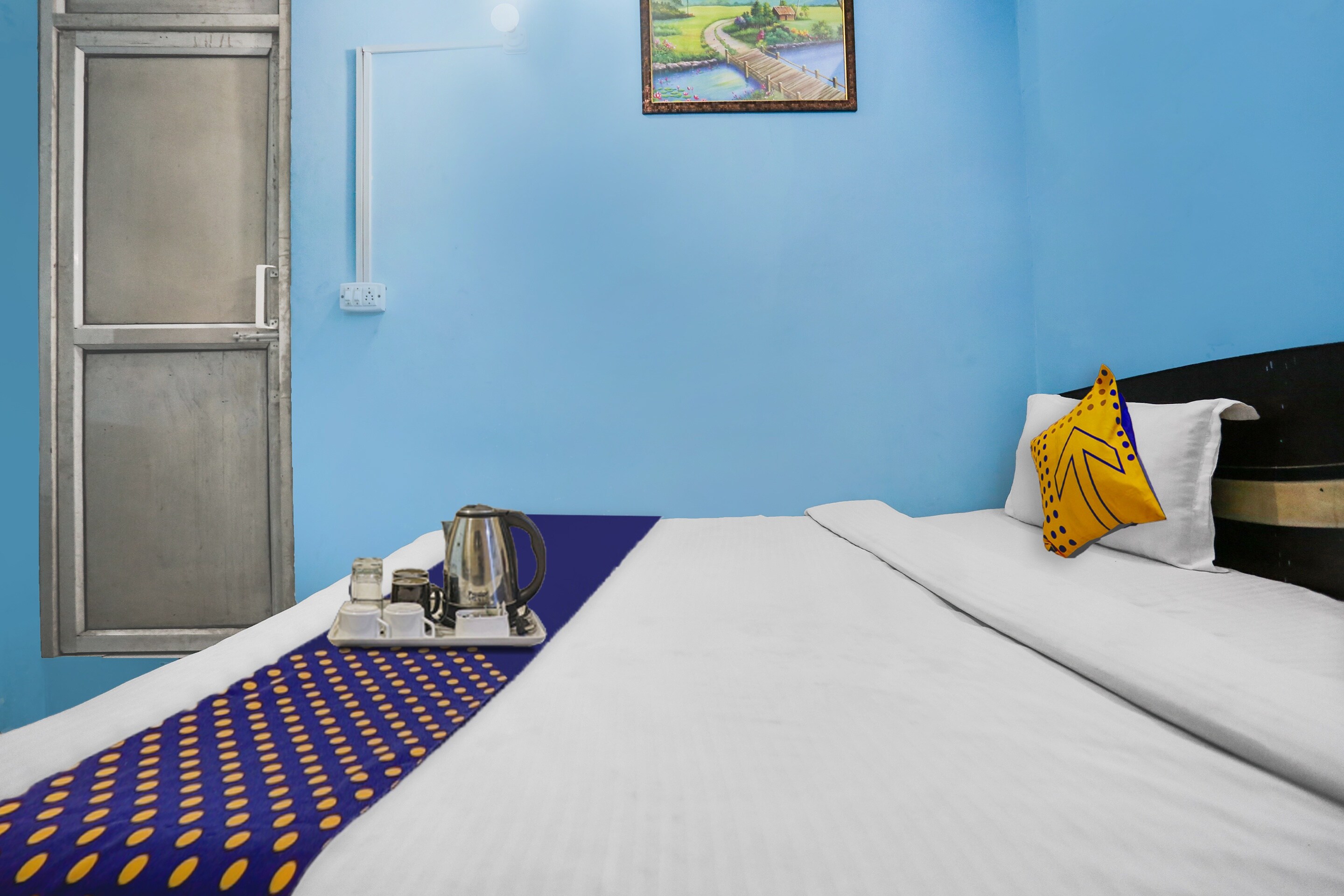 Hotel O Smart Plaza Near Inox Gurgaon Dreamz - Tap to explore photos