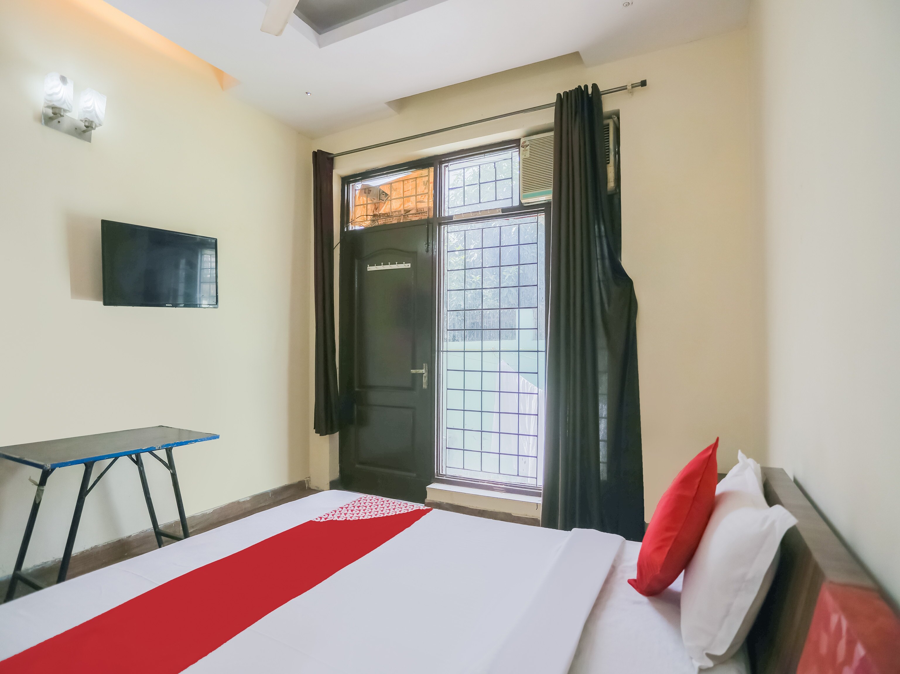 Hotel O Omi Guest House - Tap to explore photos