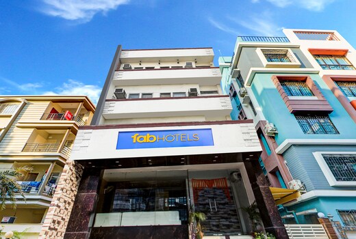 FabHotel Bharat Continental - Nr. Patel Nagar Metro