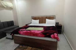 HOTEL O ROYAL GRAND, Govardhan