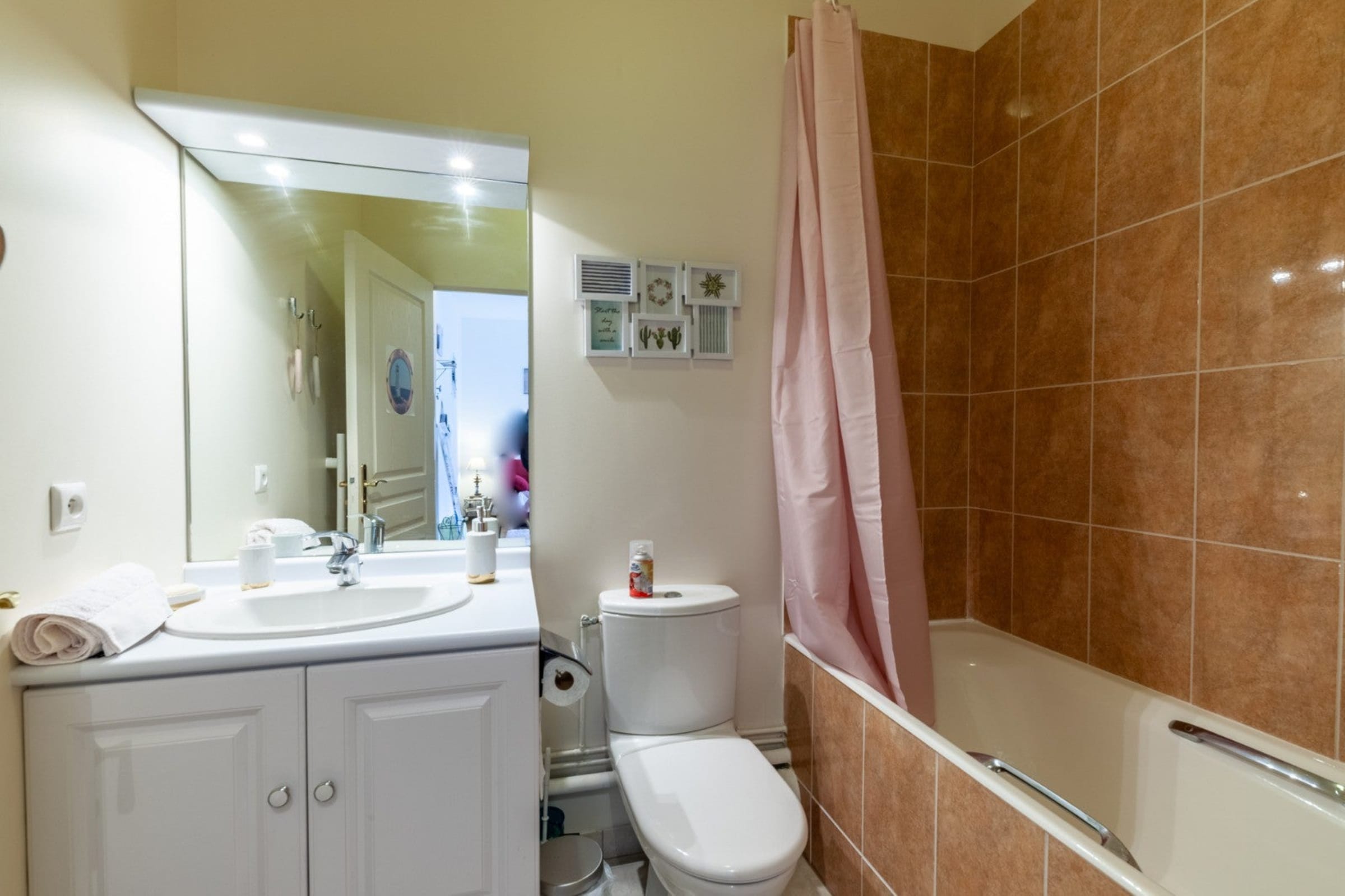 Warm studio 100m from Place Morny and Port - Tap to explore photos