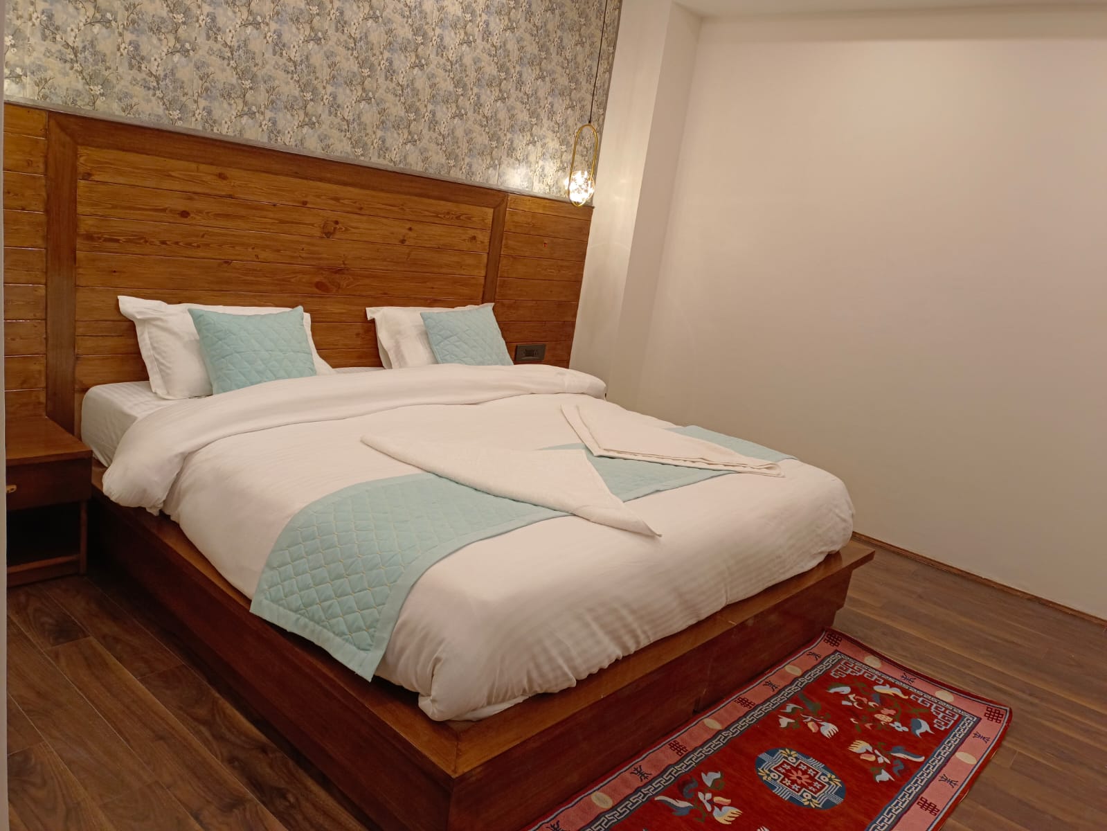 The Enso Boutique Stay - Tap to explore photos