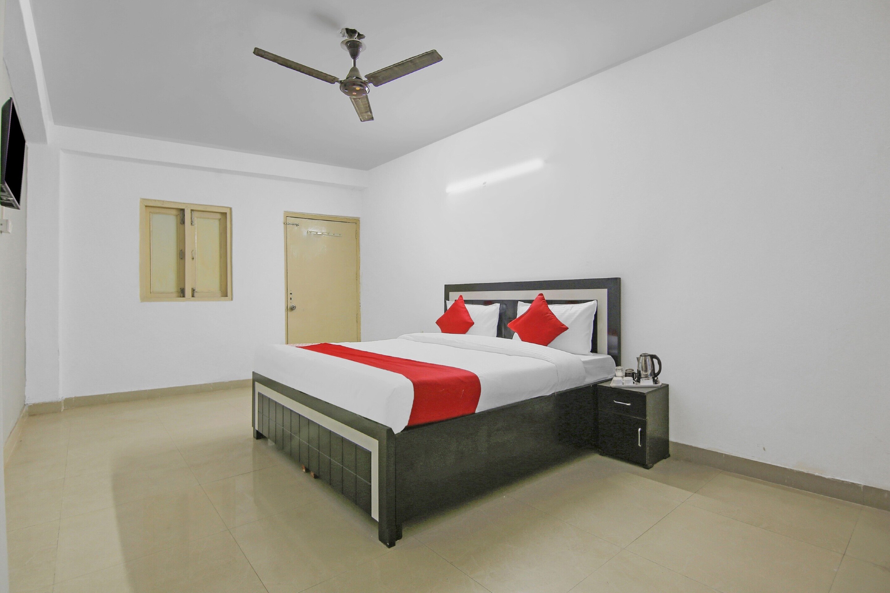 Hotel O Akash Palace - Tap to explore photos