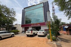 Hotel Grand LPM, Theni