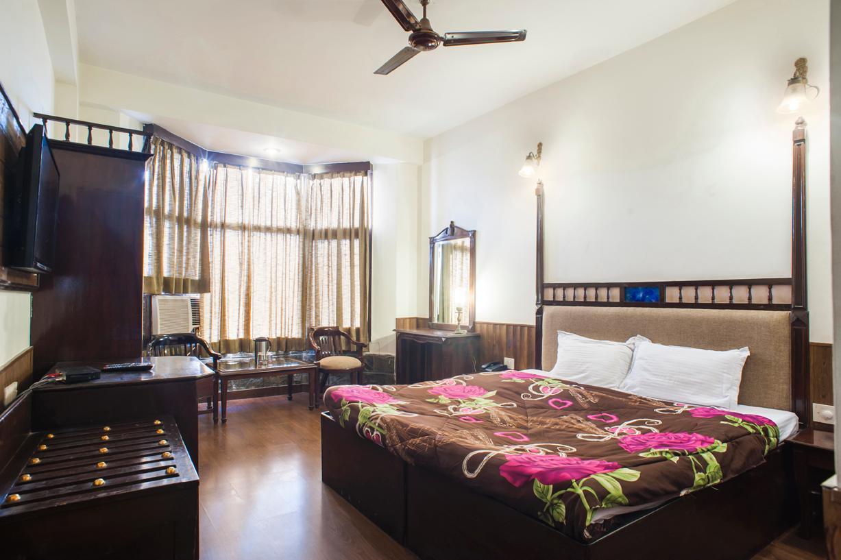 Hotel Khanna Palace - Tap to explore photos