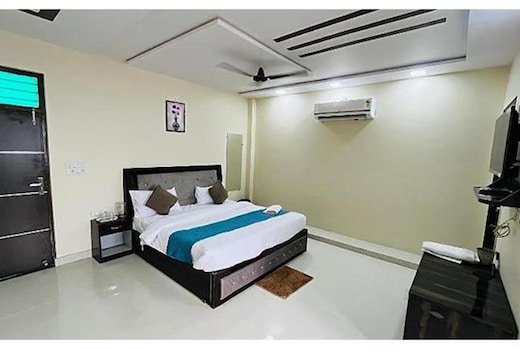 FabHotel The Taj Majestic