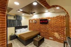 Rustic House near the sea, Mumbai