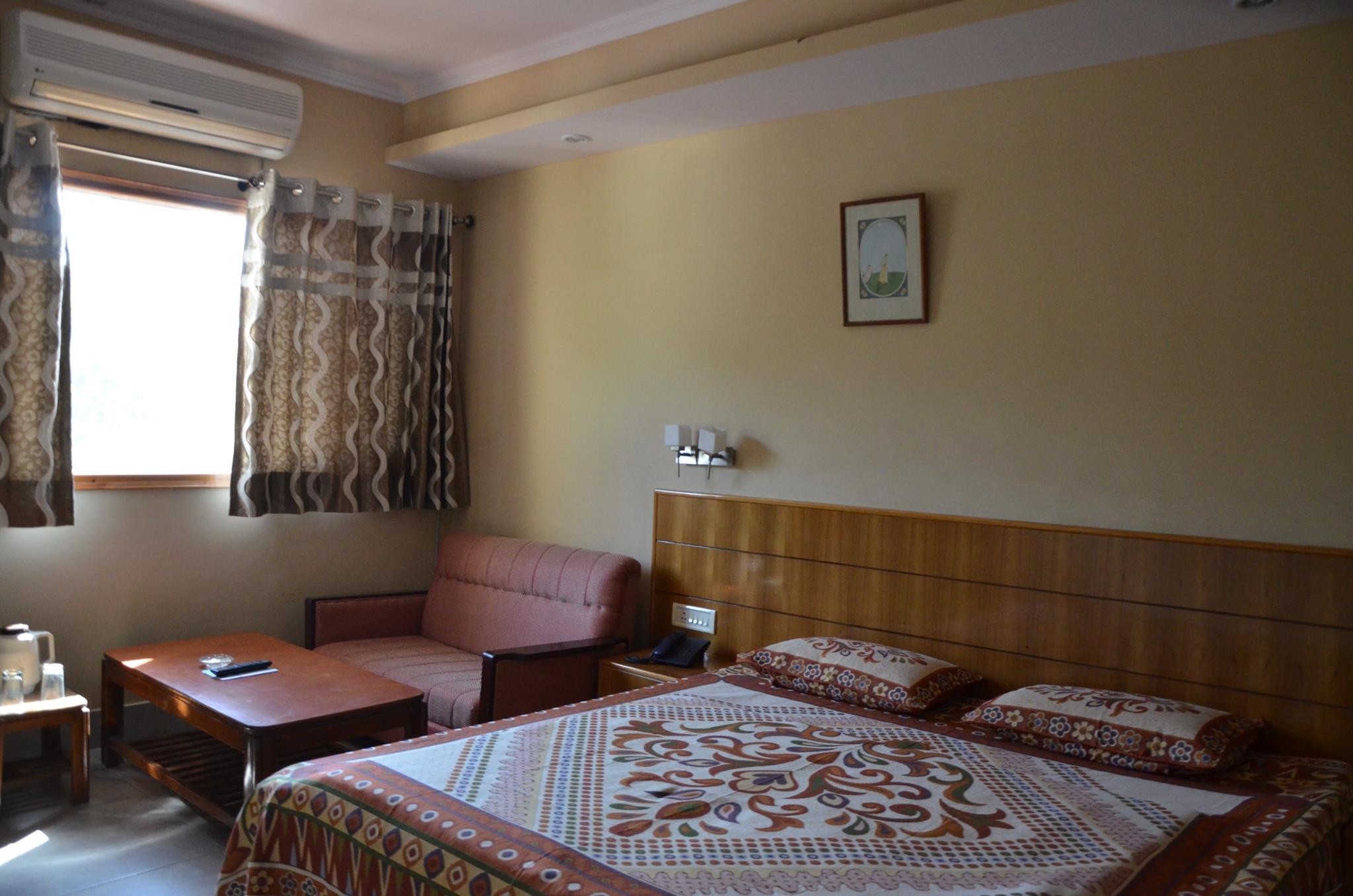 Hotel Yamini - Tap to explore photos