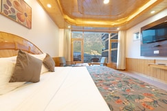 Snow Peak Retreat & Cottages (Centrally Heated- Hill View), Manali