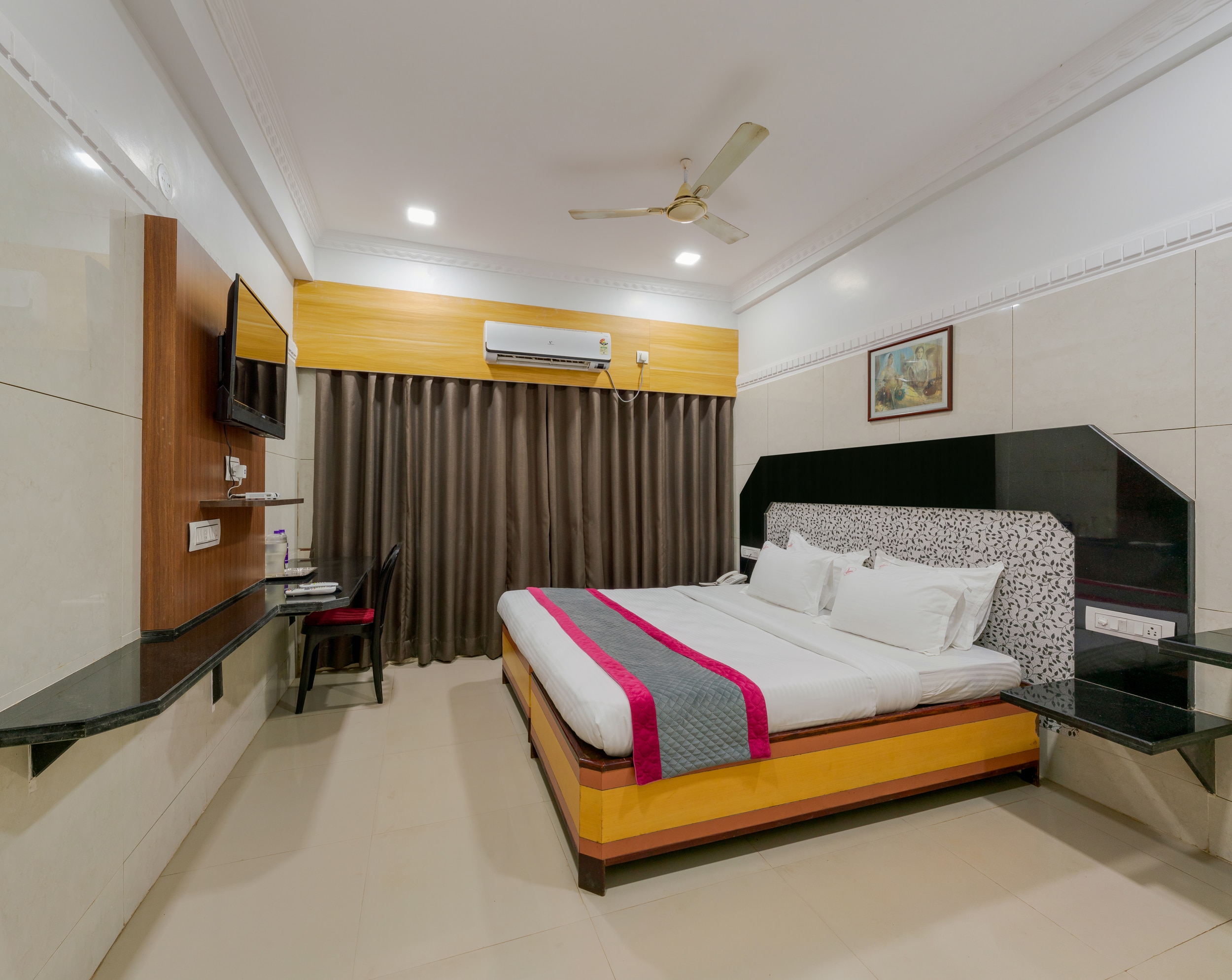Deluxe Room AC 1