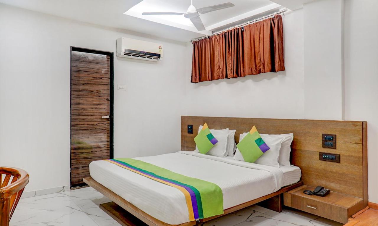 Deluxe AC Room 1