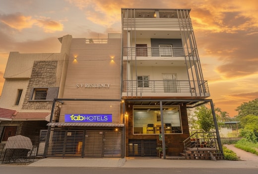 FabHotel Sky View Palace