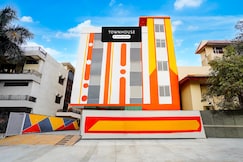 Townhouse Oak Sector 18 Metro Station Formerly Raasha Inn, Noida