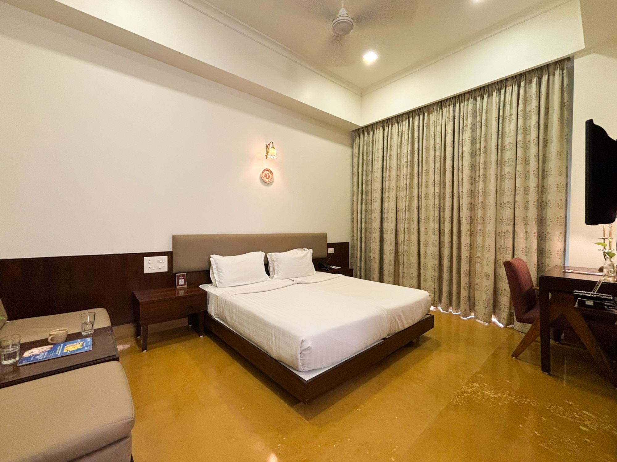 Hotel The Embassy 3