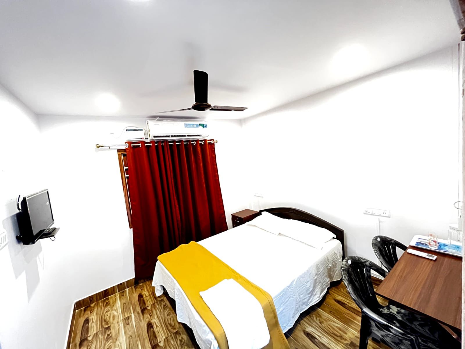 Cinque Isle Homestay | Rooms & Caretaker - Tap to explore photos