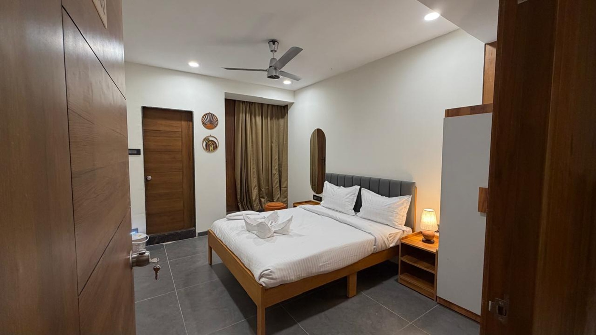 Deluxe AC Room 1
