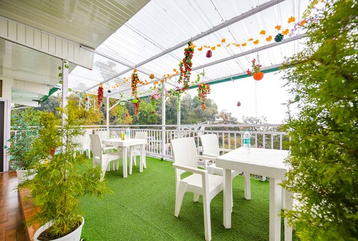 FabHotel Golden Oak Villa