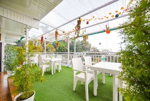 FabHotel Golden Oak Villa