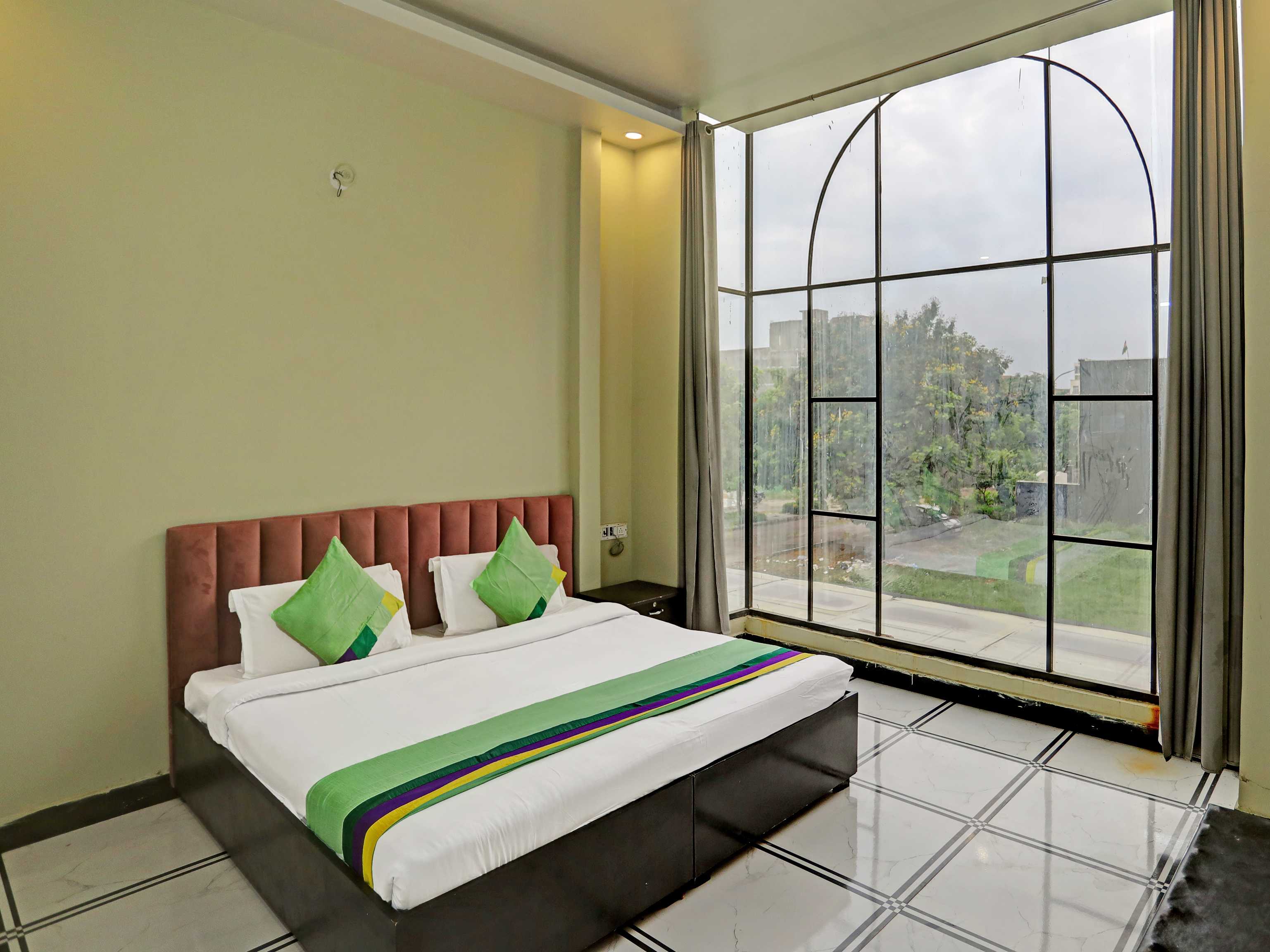 Hotel O Expo View Stay - Tap to explore photos