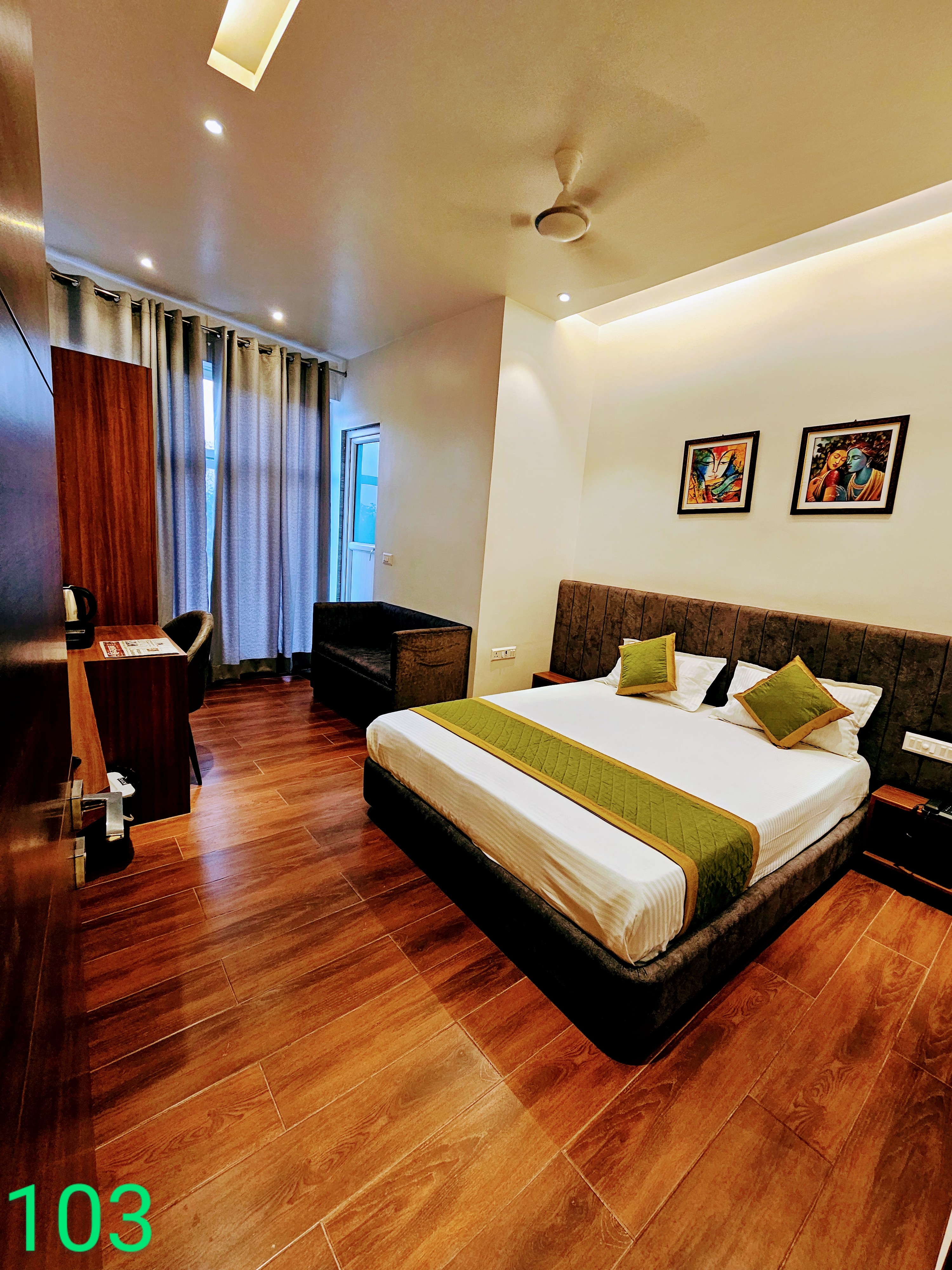Hotel Sharda Dinings - Tap to explore photos