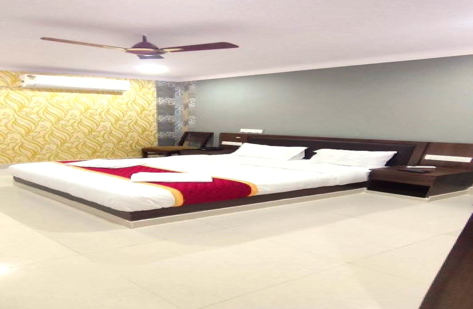 Hotel Sandhya - Tap to explore photos