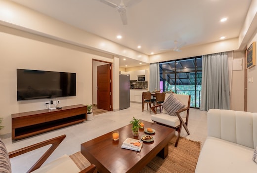 Stylish 2BHK Apartment with Pool near Candolim Beach | Hireavilla