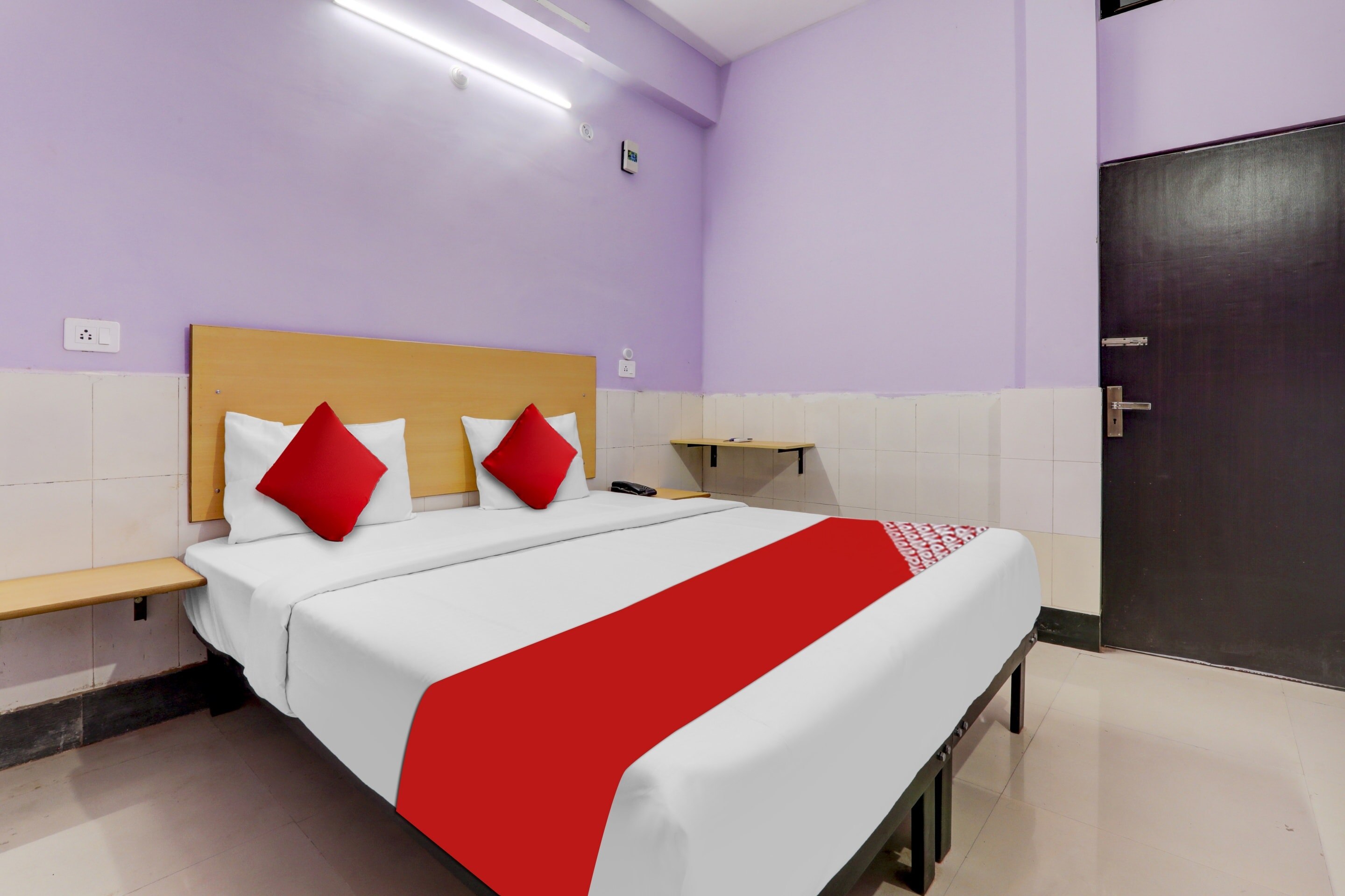 Hotel O SRV Palace - Tap to explore photos