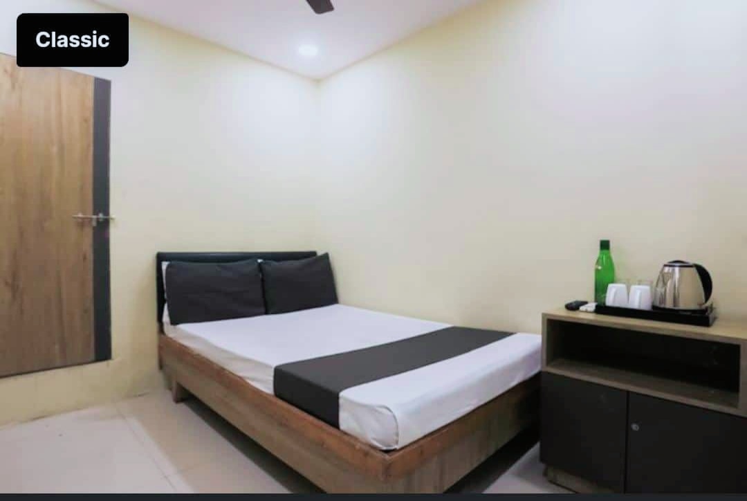 hotel Ibis Rooms & PG - Tap to explore photos