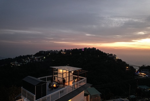 Merryville Nathuli | Rooftop jacuzzi and garden