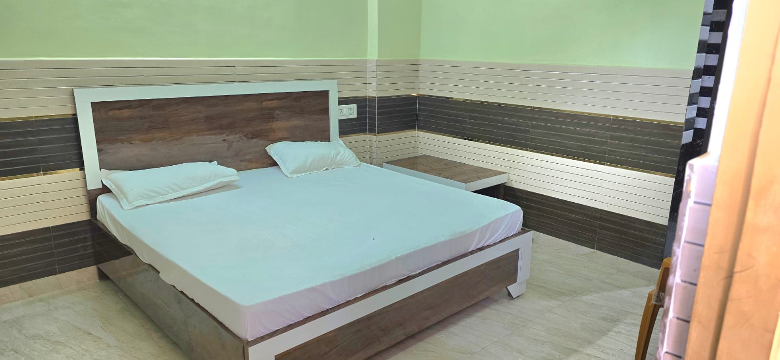 Kamal Villa Guest House Ayodhya - Tap to explore photos