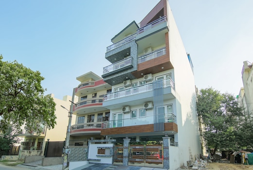Collection O Corporate Suite Near Omaxe Celebration Mall