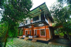 Buddha Mayuri | Rooms in a Villa, Valparai