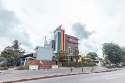 Dancenter Hotel Igloo, Bekasi