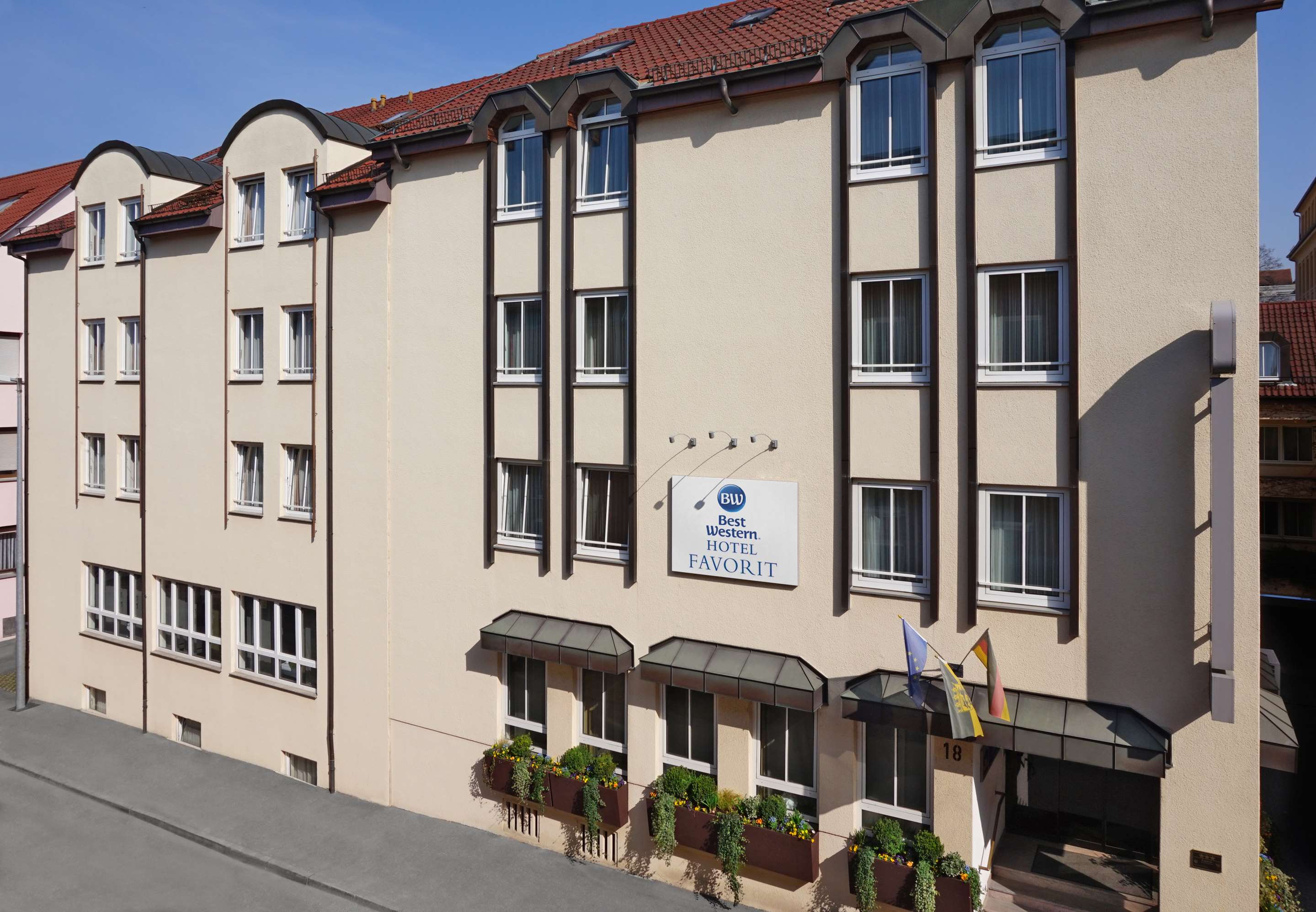 Best Western Hotel Favorit - Tap to explore photos