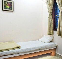 DELUXE ROOM AC