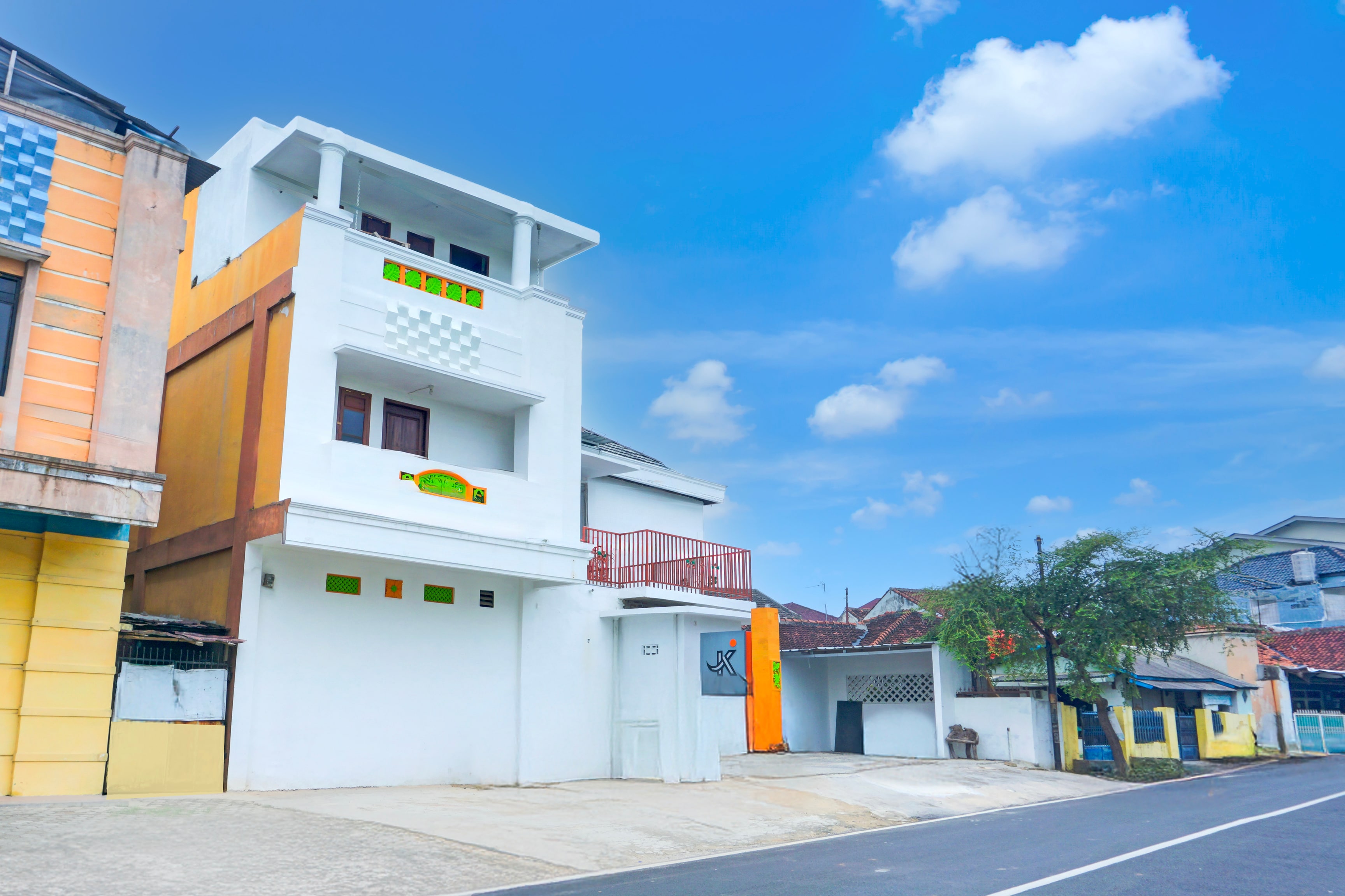 Hotel O Teluk Betung Near Water Park Lembah Hijau Formerly Kanajiwa Guesthouse 1 - Tap to explore photos