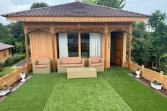 Harmukh Houseboat by Stay Pattern, Srinagar