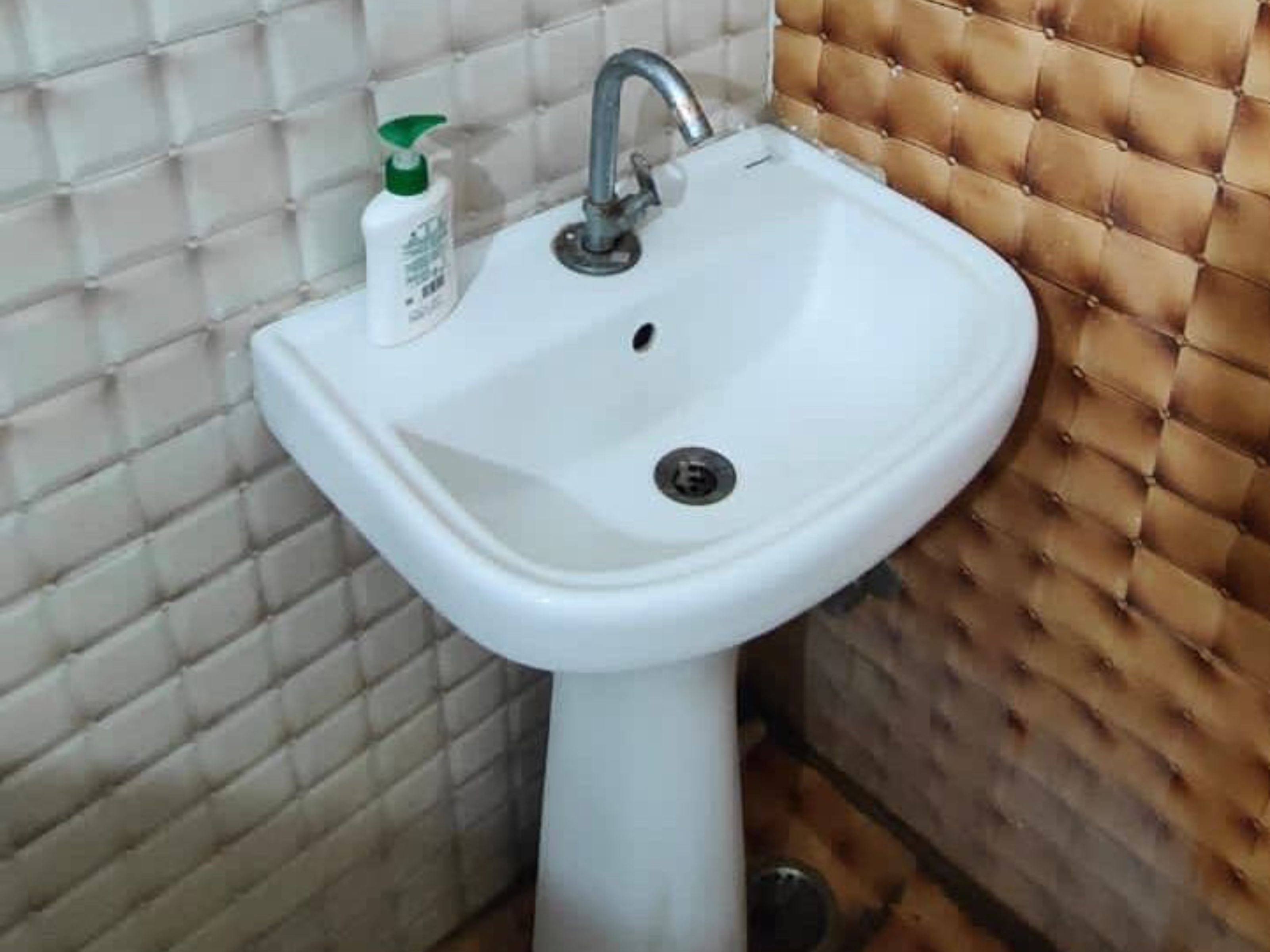 Hotel O Omi Rooms - Tap to explore photos