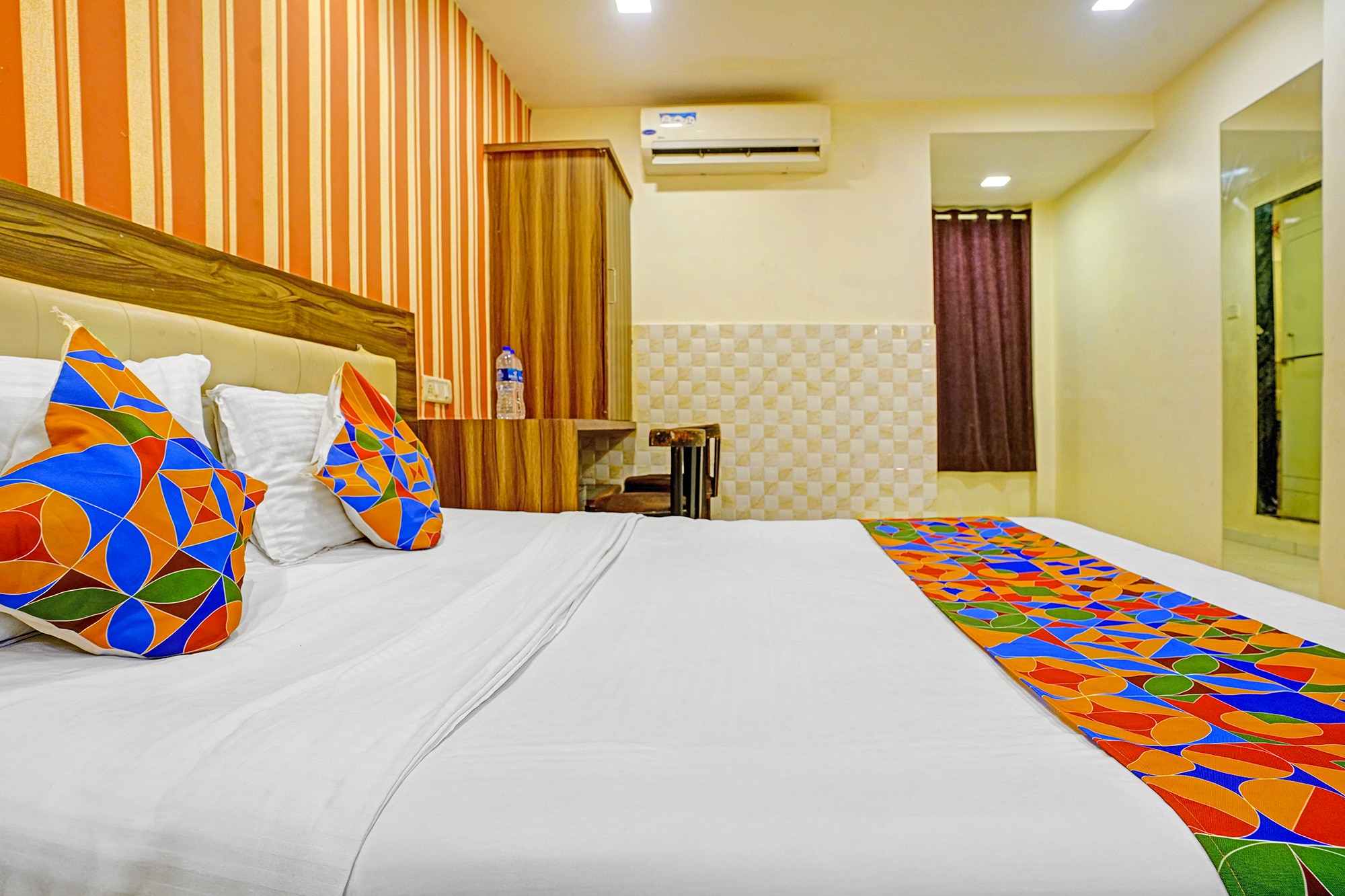 FabHotel Galaxy Inn - Nr. MIDC Andheri - Tap to explore photos