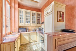 Luxurious 4 bedroom duplex, 200m from Place Morny, Calvados