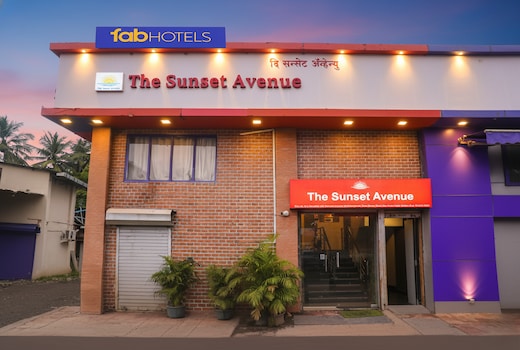 Via The Sunset Avenue