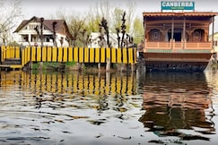 Houseboat Canberra, Srinagar