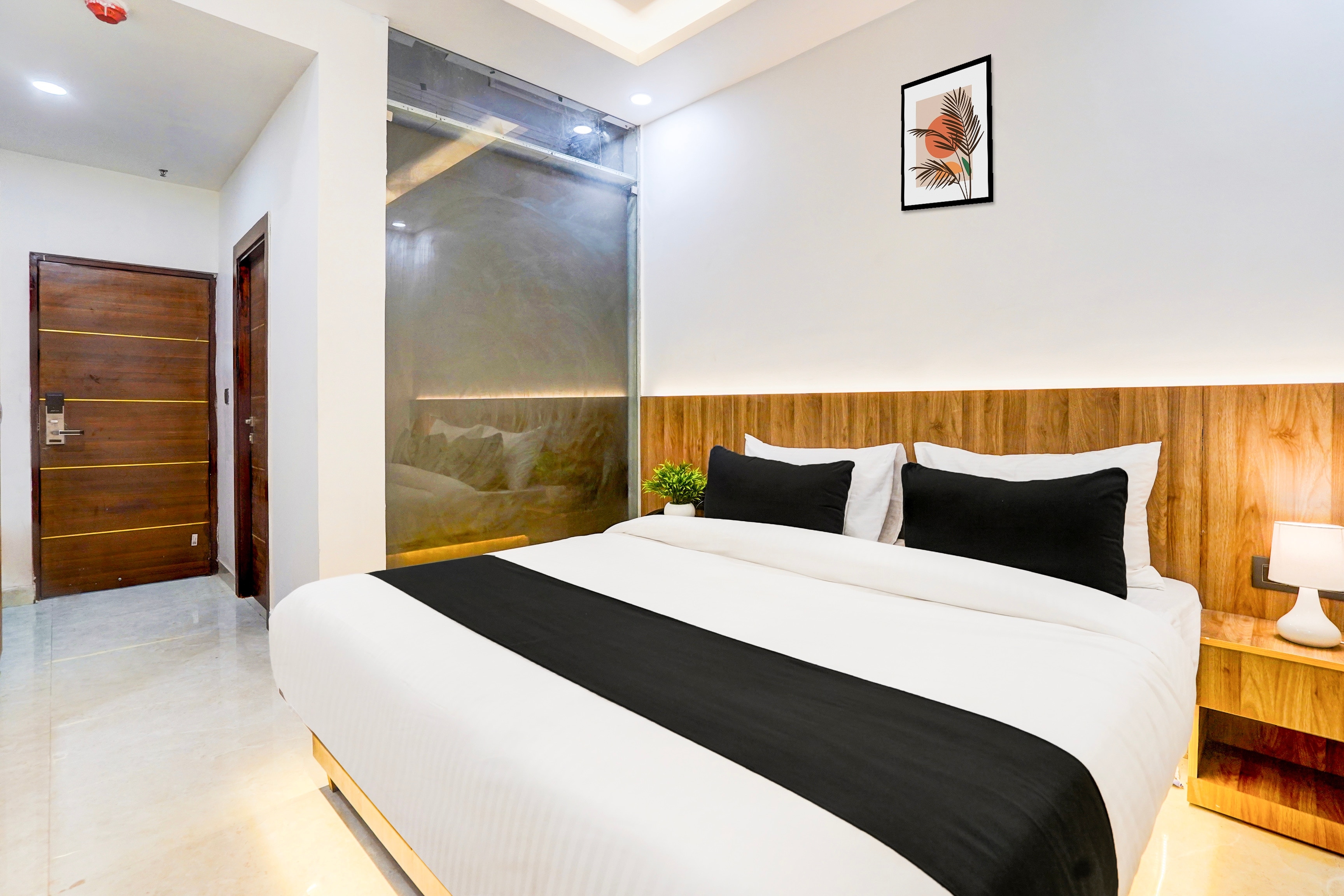 Super Townhouse GRAND ADDRESS HOTEL AND BANQUET - Tap to explore photos