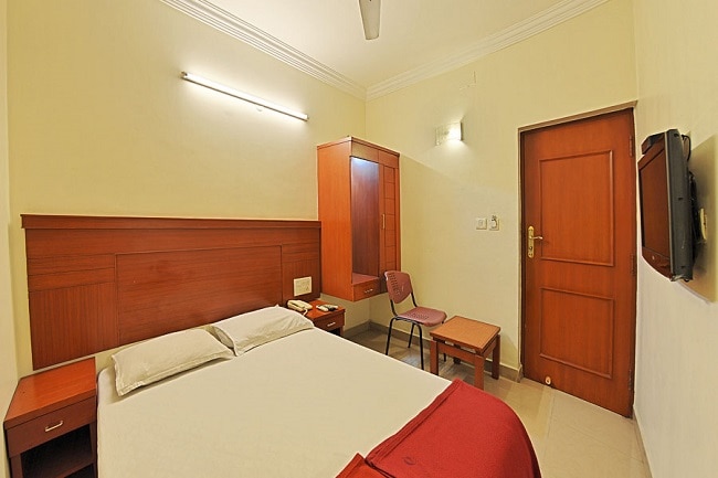 Kuber Inn Loop Street - Tap to explore photos