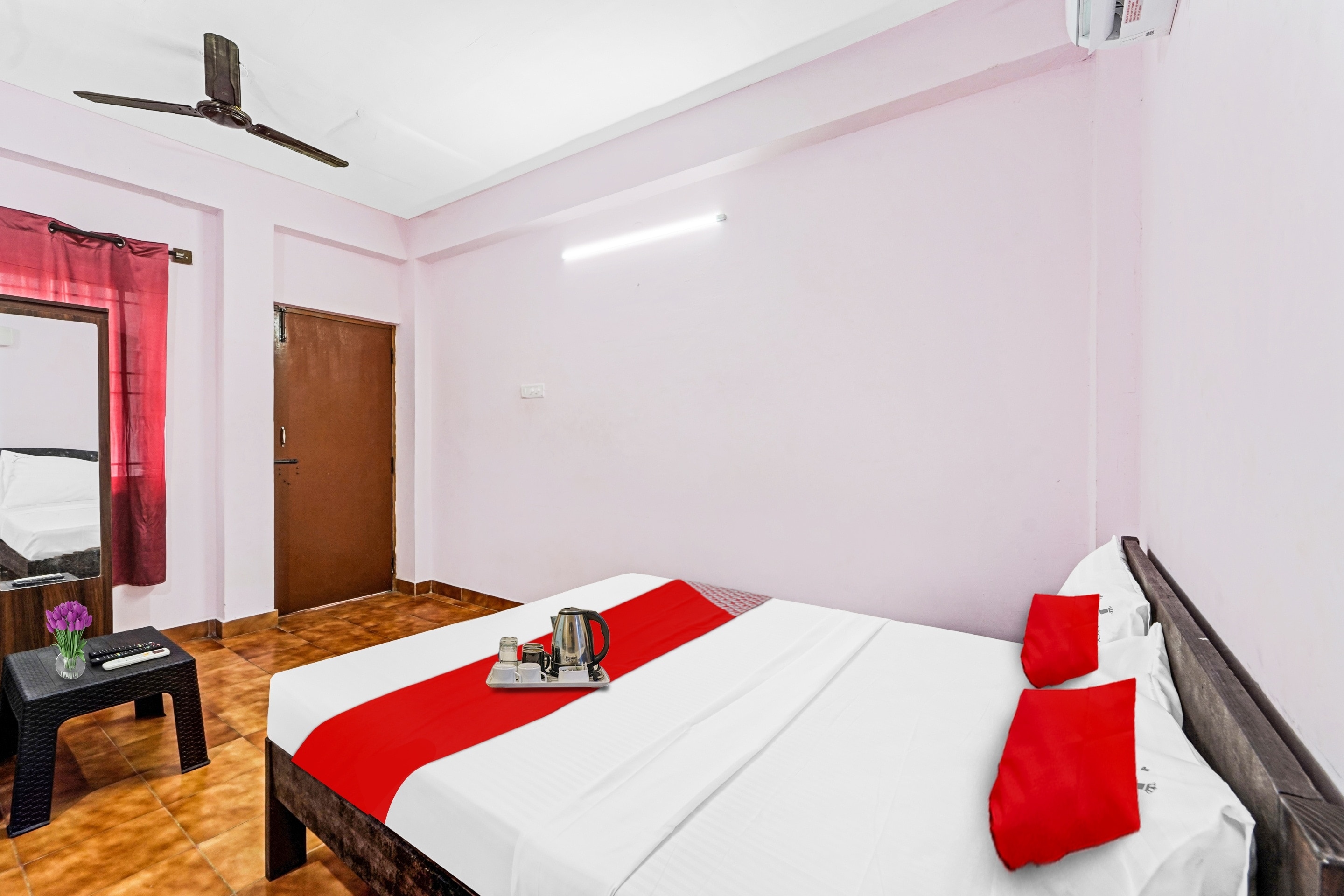 Super Hotel O Karapakkam, Chennai - Tap to explore photos