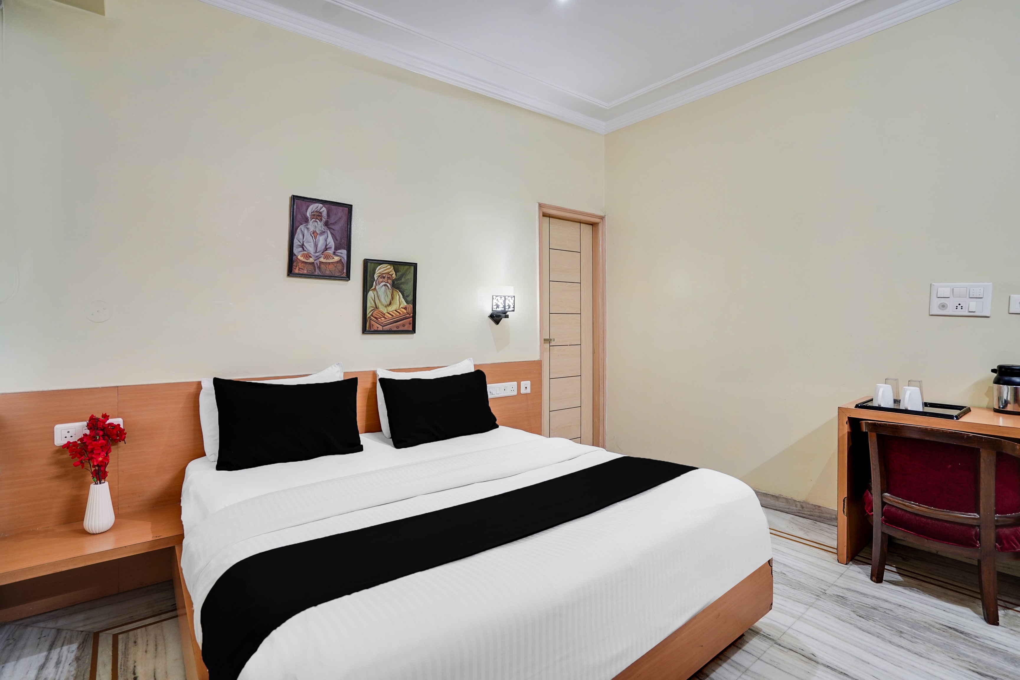 Super Townhouse Durgapura formerly Gumaan Heritage - Tap to explore photos