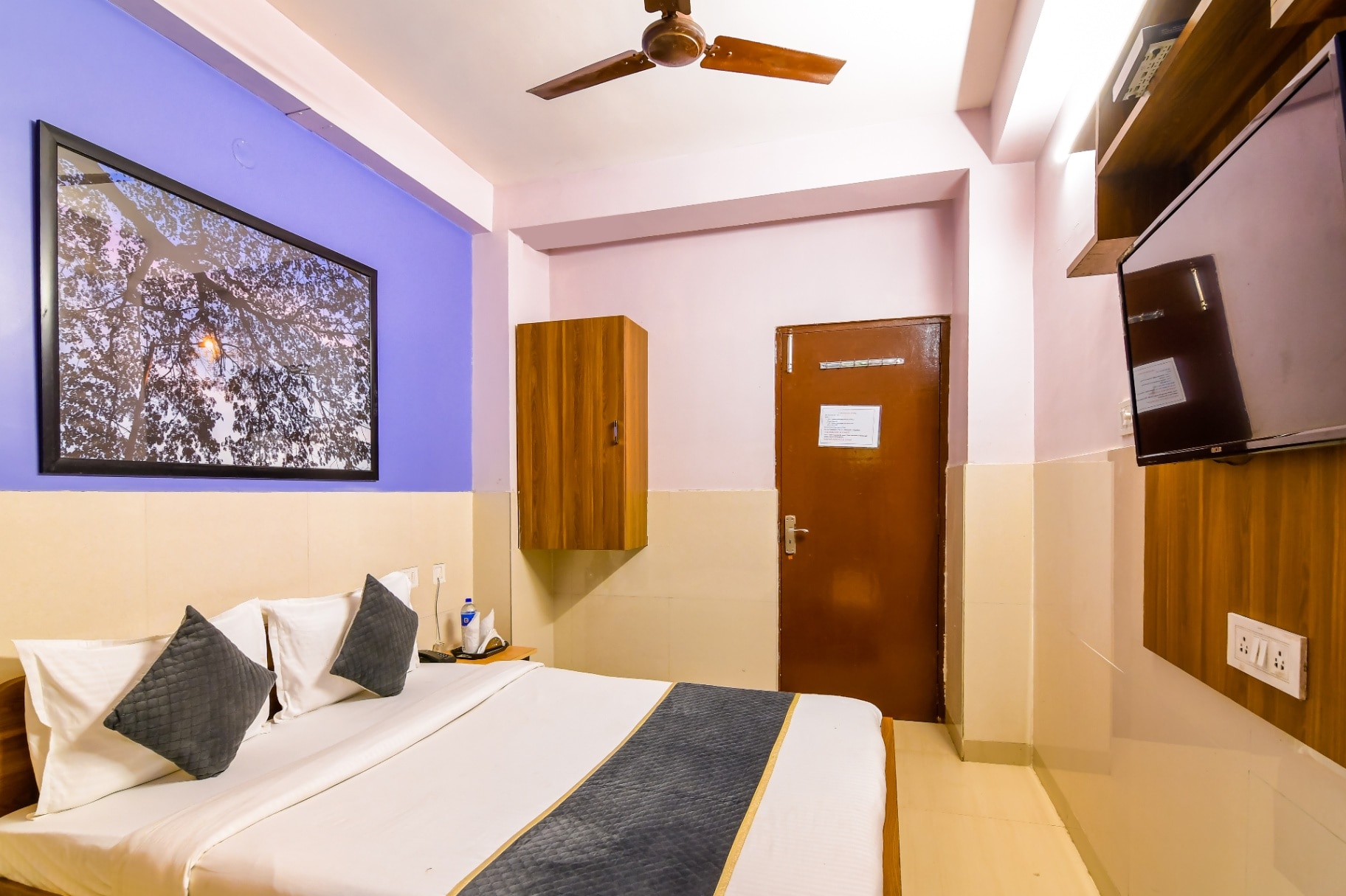 Kolkata Guest House - Tap to explore photos